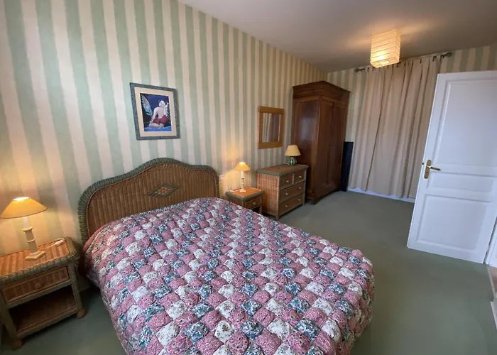 Maison Familiale 100m De La La Santoline - Garage Hébergement de vacances *