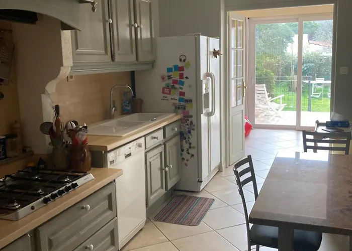 Hébergement de vacances Maison Familiale 100m De La La Santoline - Garage